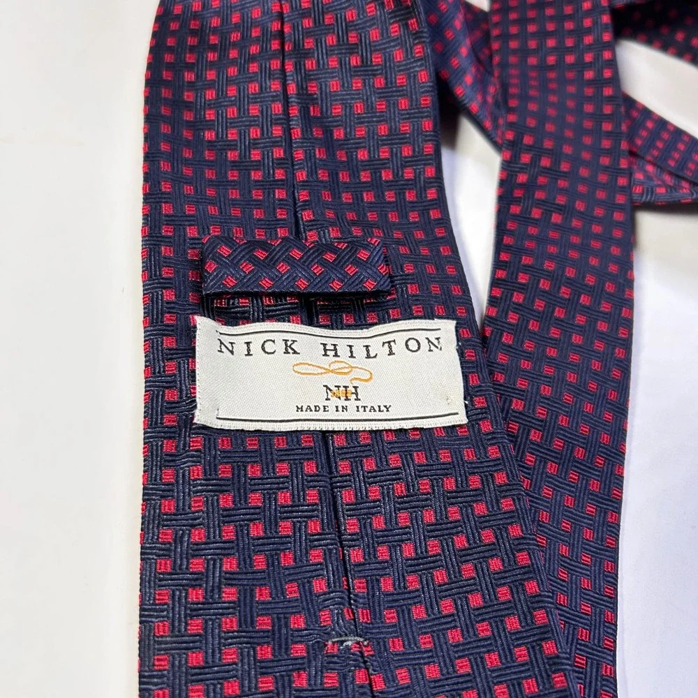 Vintage Nick Hilton Mens Silk Tie Navy Red Geometric‎ Woven Italy Luxury Necktie